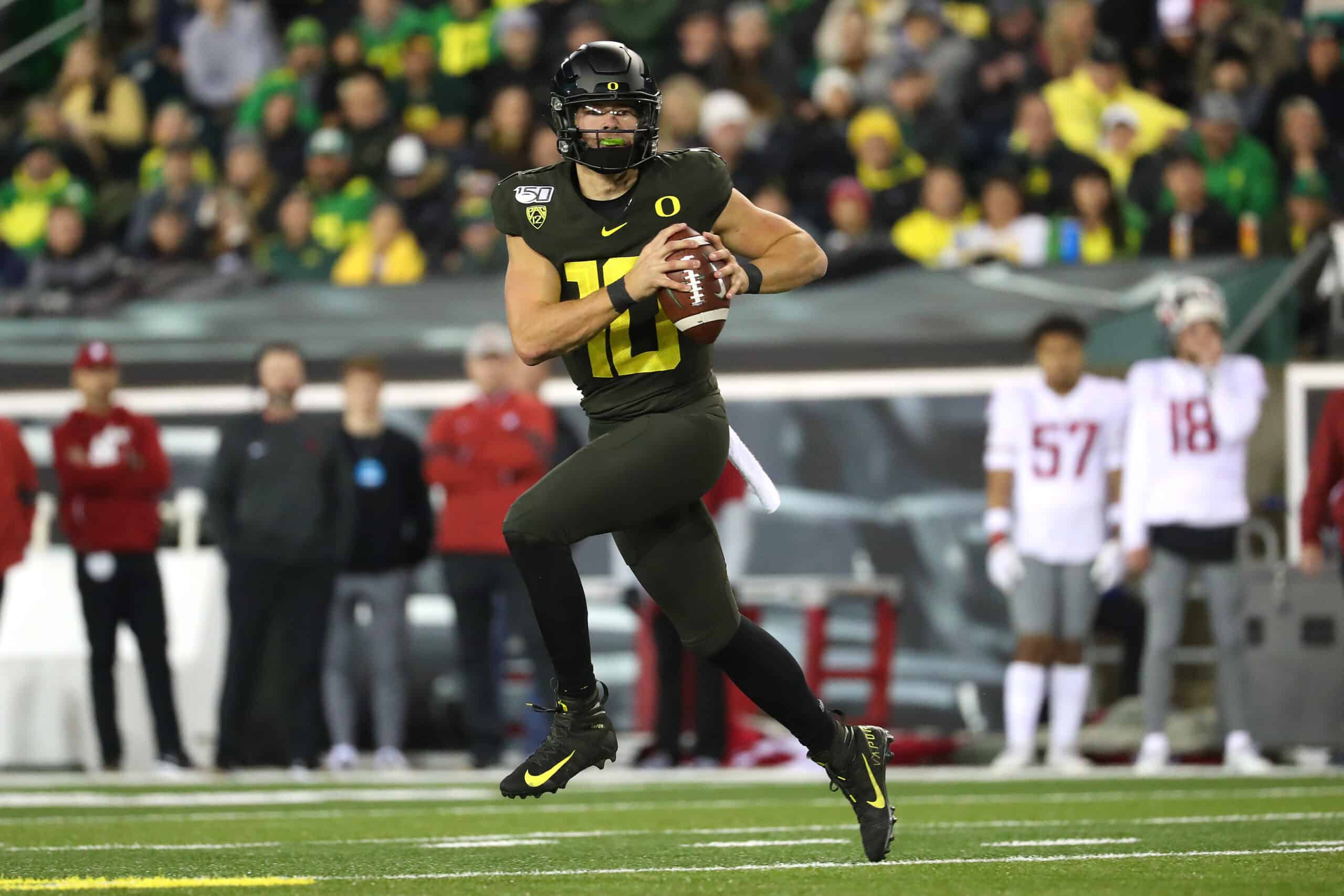EUGENE, OREGON - OCTOBER 26: Justin Herbert #10 of the Oregon Ducks looks to throw the ball in the first quarter against the Washington State Cougars during their game at Autzen Stadium on October 26, 2019 in Eugene, Oregon. (Photo by Abbie Parr/Getty Images)
