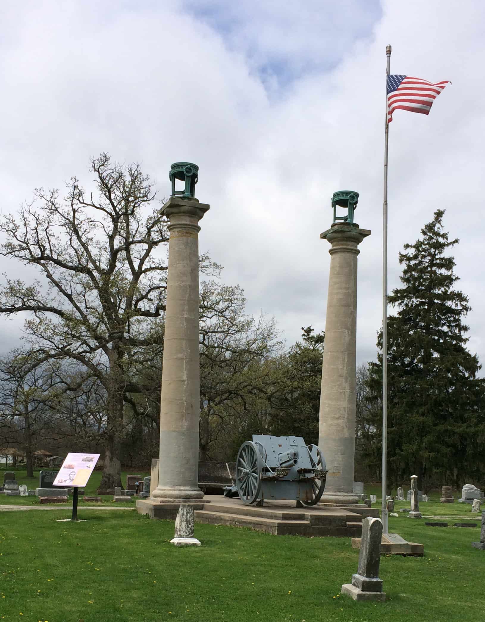 Courthouse columns at Oak Hill Cemetery by Kenrossalex
