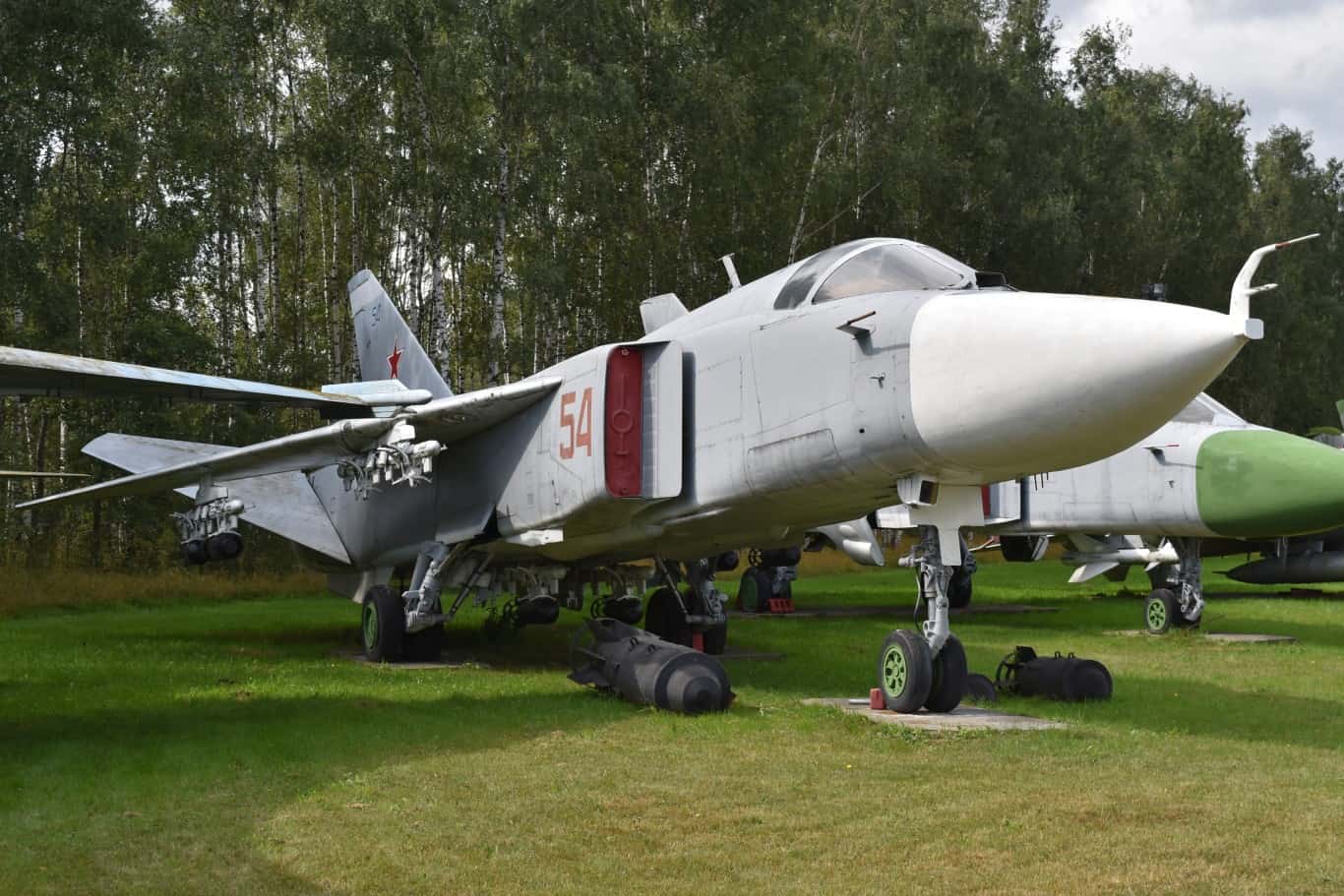 Su-24+Fencer | Sukhoi Su-24 â54 redâ