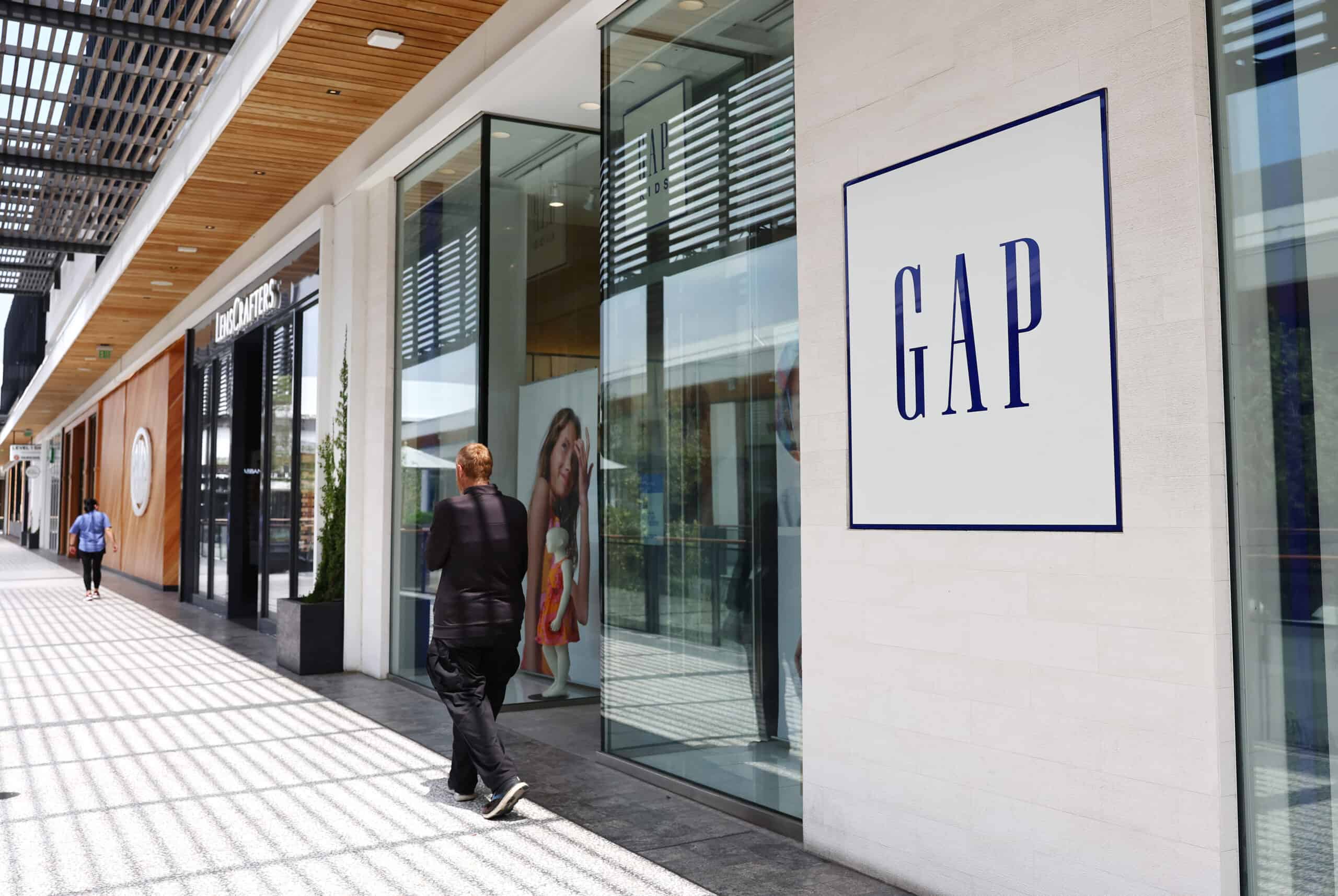 Gap To Layoff Hundreds Of Corporate Employees During Latest Round Of Cutbacks