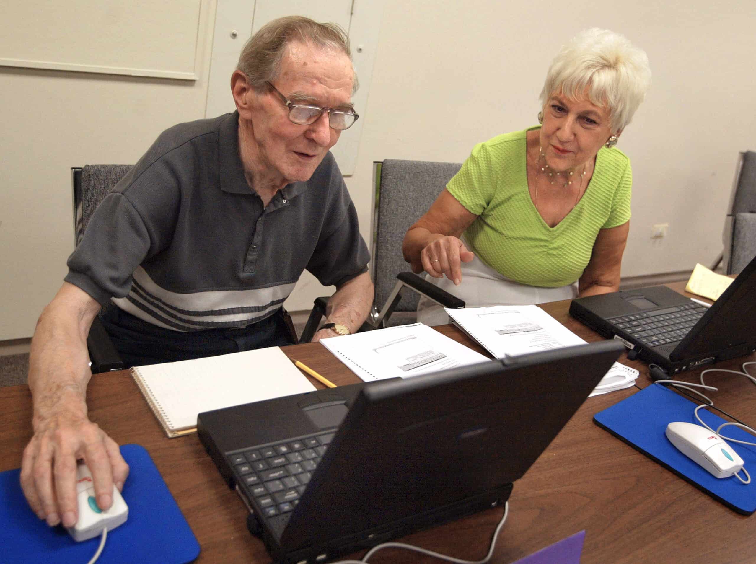 Seniors Citizens Learn Computer Skills