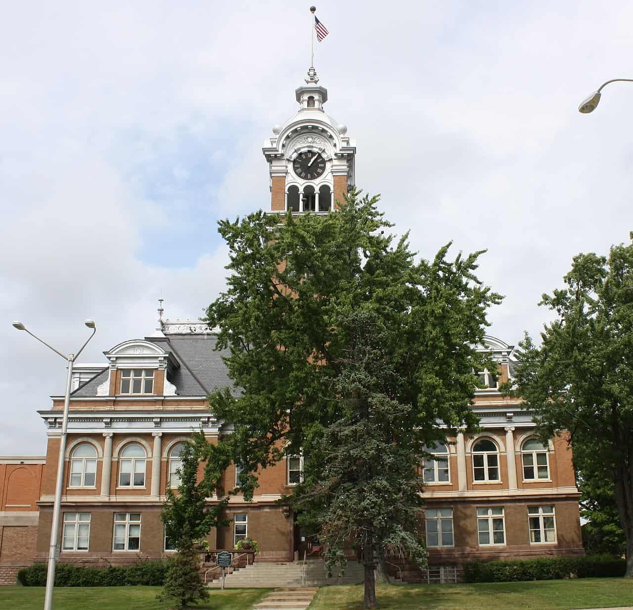 Lincoln County Wisconsin Courthouse by Royalbroil