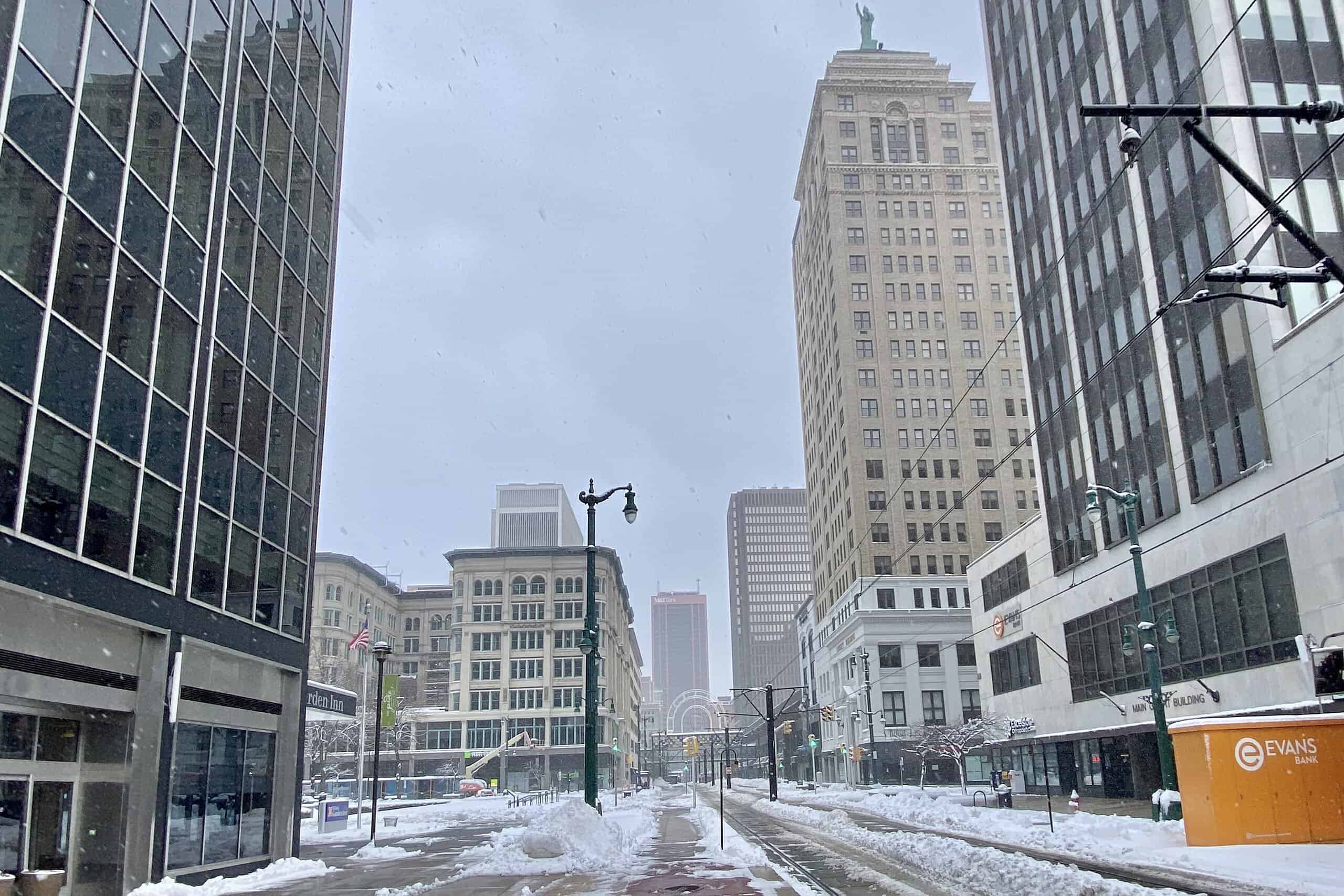Looking southward along Main Street from just before Lafayette Square in downtown Buffalo, New York, on the first day of a two-day November 2022 winter storm