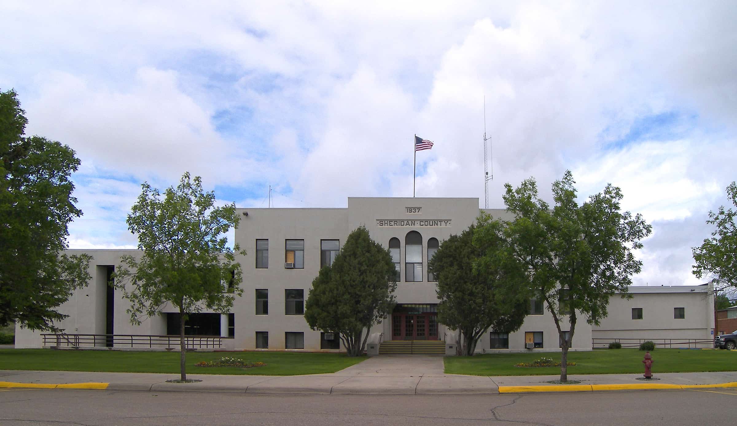 Sheridan county courthouse by Larry D. Moore