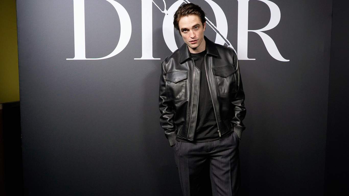 Robert Pattinson 2020 | Dior Homme : Photocall - Paris Fashion Week - Menswear F/W 2020-2021