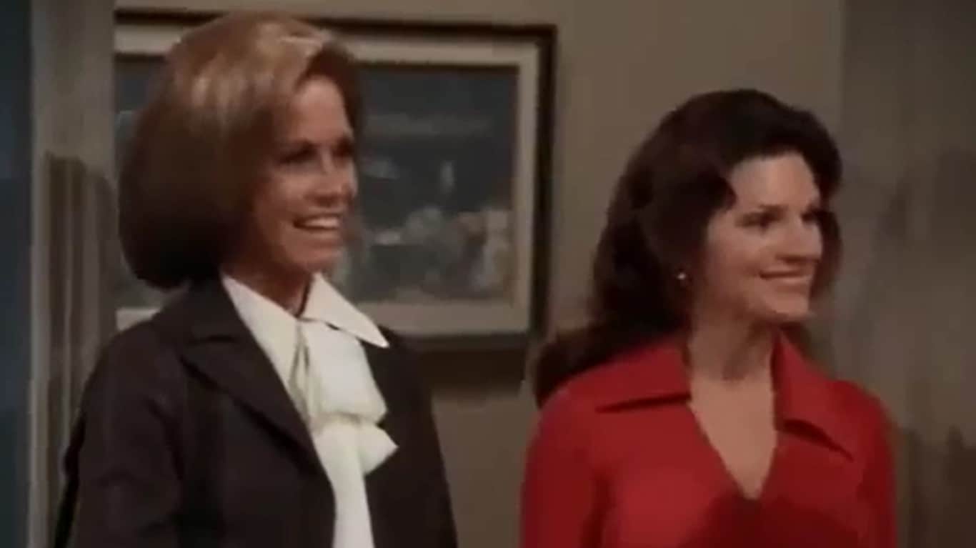 Mary Richards | Mary Tyler Moore and Trisha Noble in The Mary Tyler Moore Show (1970)