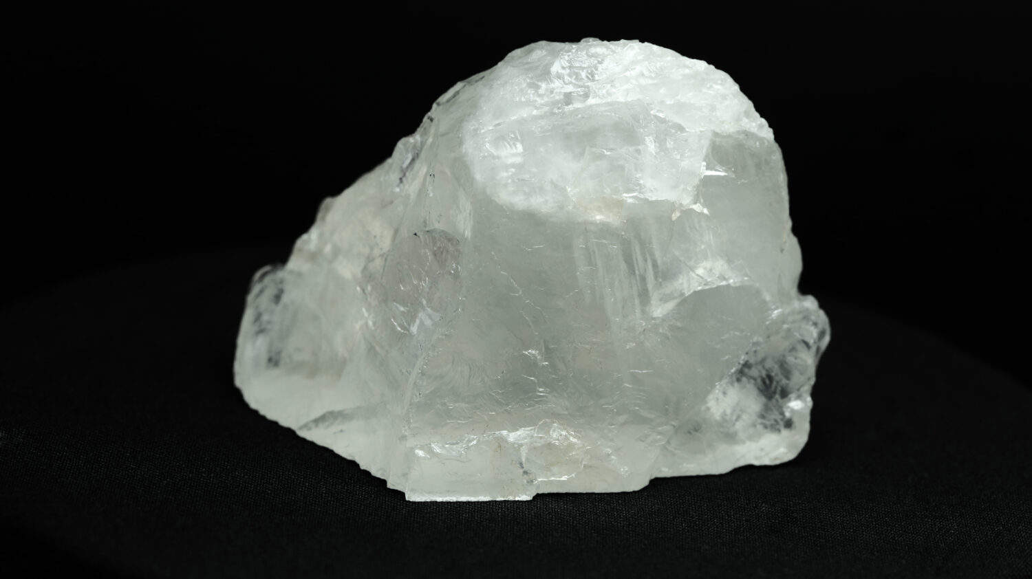 Rock Crystal.natural gemstone.Natural Still not cut
