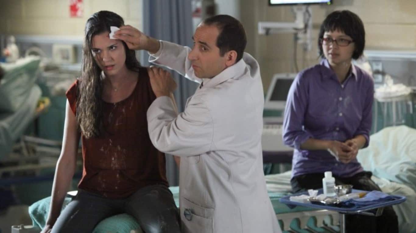 Holding On (Season 8, Episode 21) | Peter Jacobson, Odette Annable, and Charlyne Yi in House M.D. (2004)