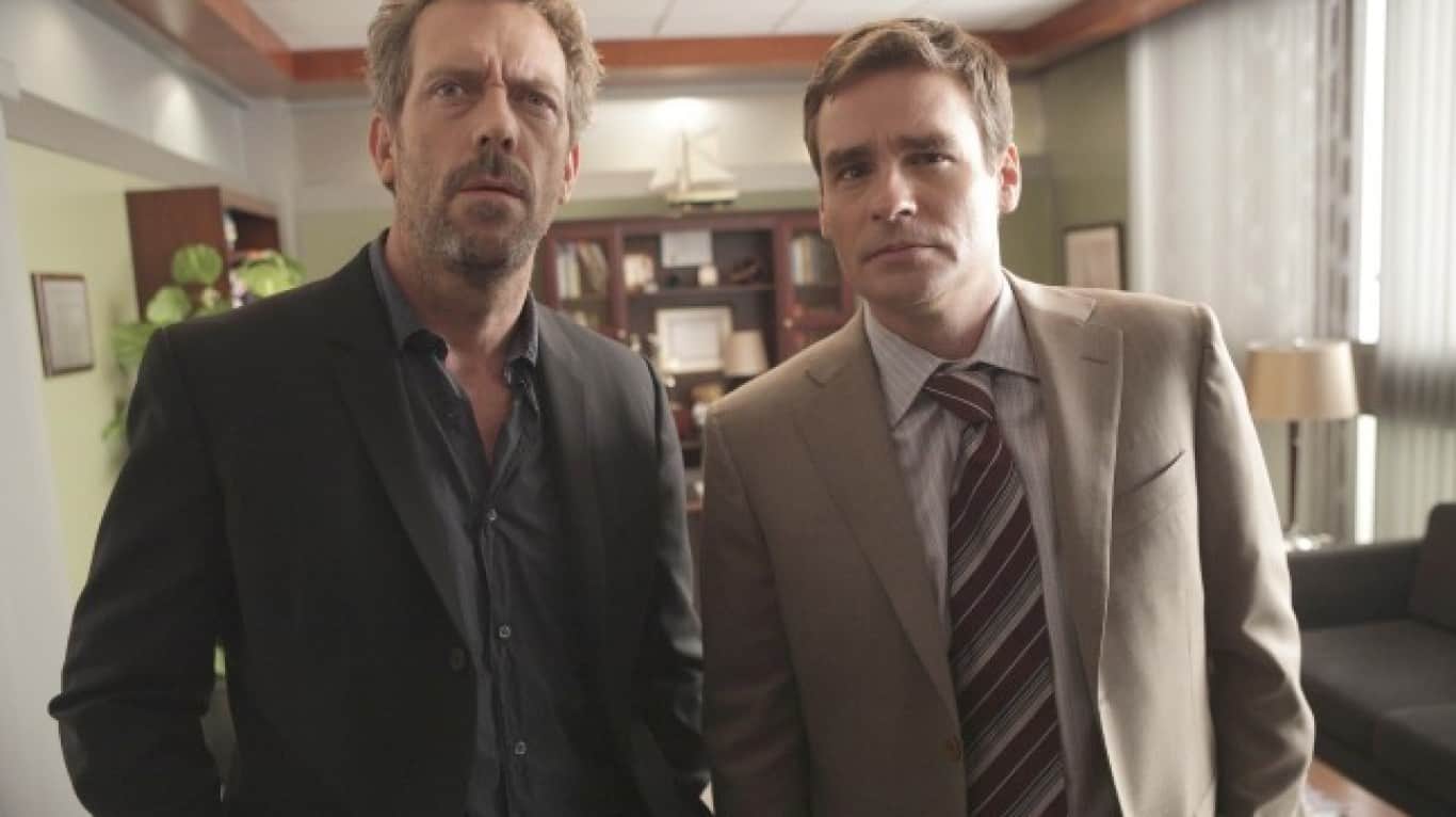 House Divided (Season 5, Episode 22) | Robert Sean Leonard and Hugh Laurie in House M.D. (2004)