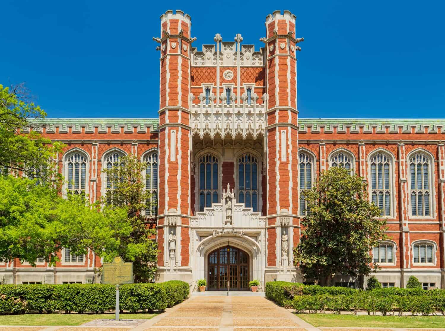 Sunny view of the Bizzell Memorial Library of University of Oklahoma at Oklahoma