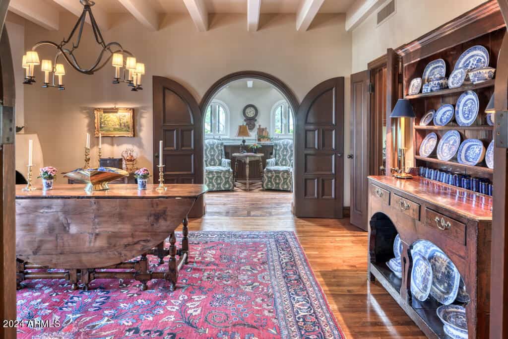 The 8 Most Jaw Dropping Homes For Sale in Phoenix Right Now