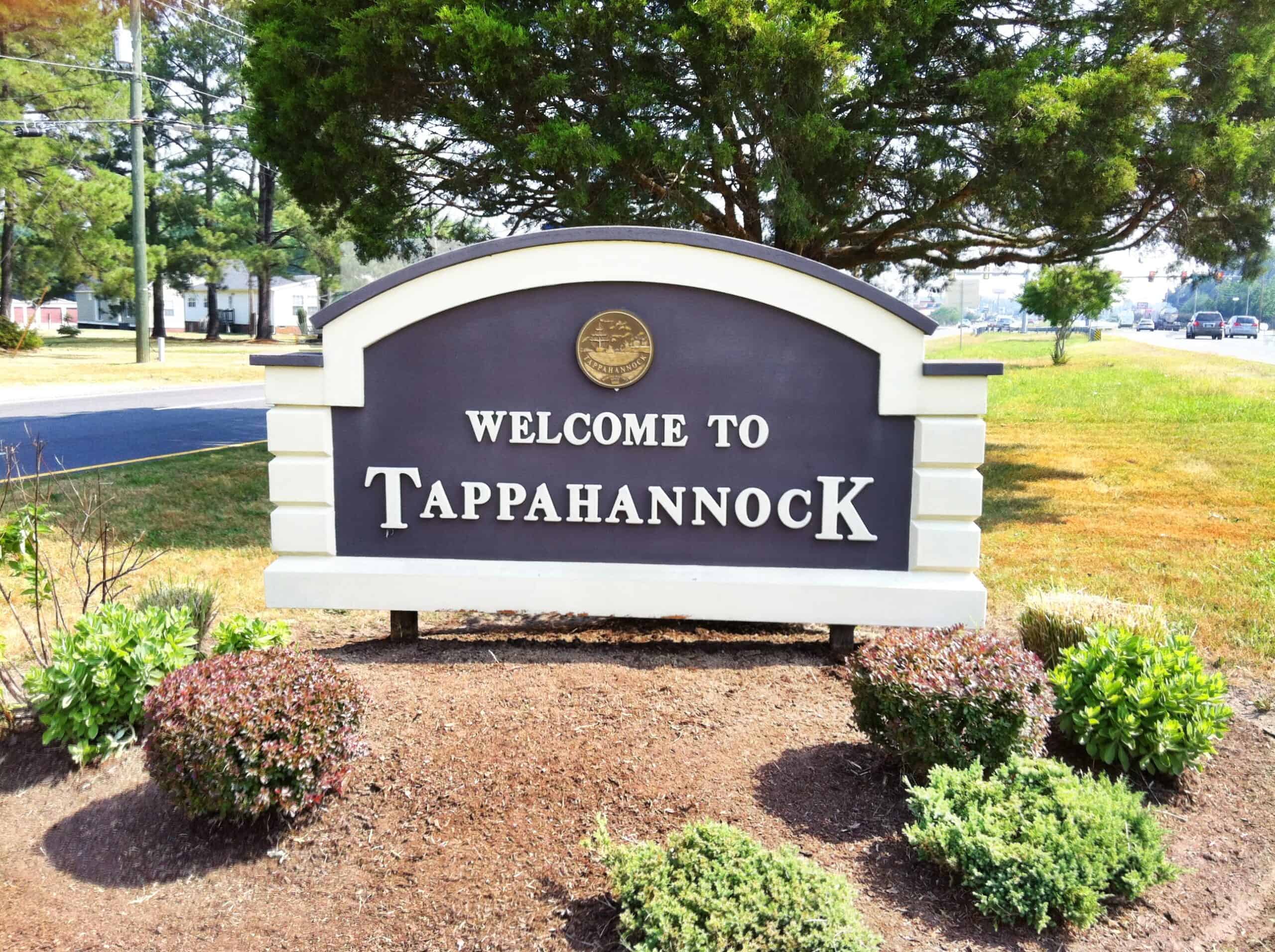 Gateway sign for Tappahannock Virginia - panoramio by David Broad