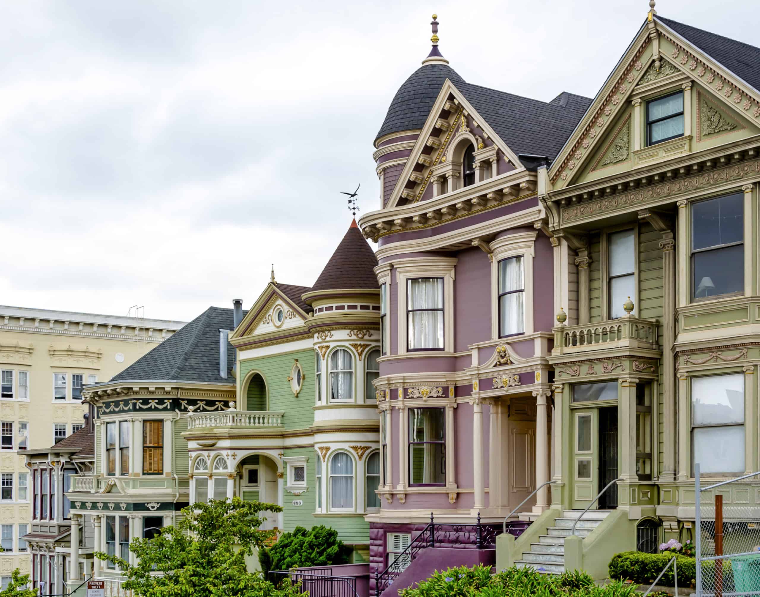 traditional victorian houses in San Francisco