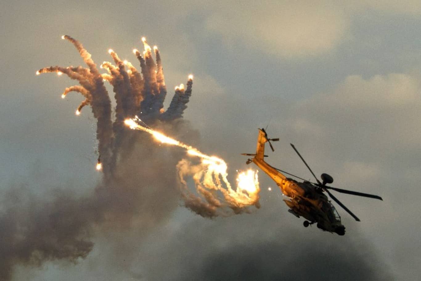 Israel+apache+helicopter | TOPSHOTS-ISRAEL-AIR FORCE-GRADUATION