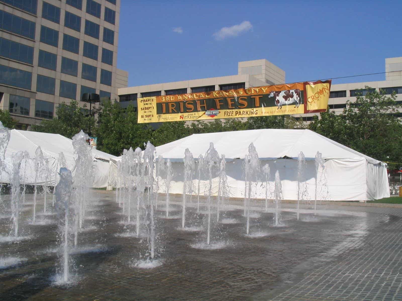 Fountain in Kansas City by lauriellen