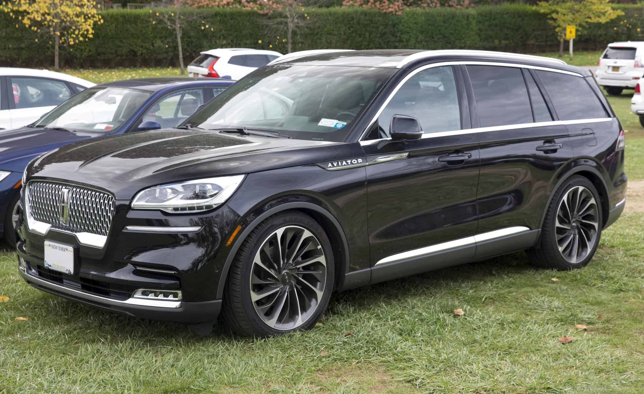 2020 Lincoln Aviator Reserve in Infinite Black, front left by Mr.choppers