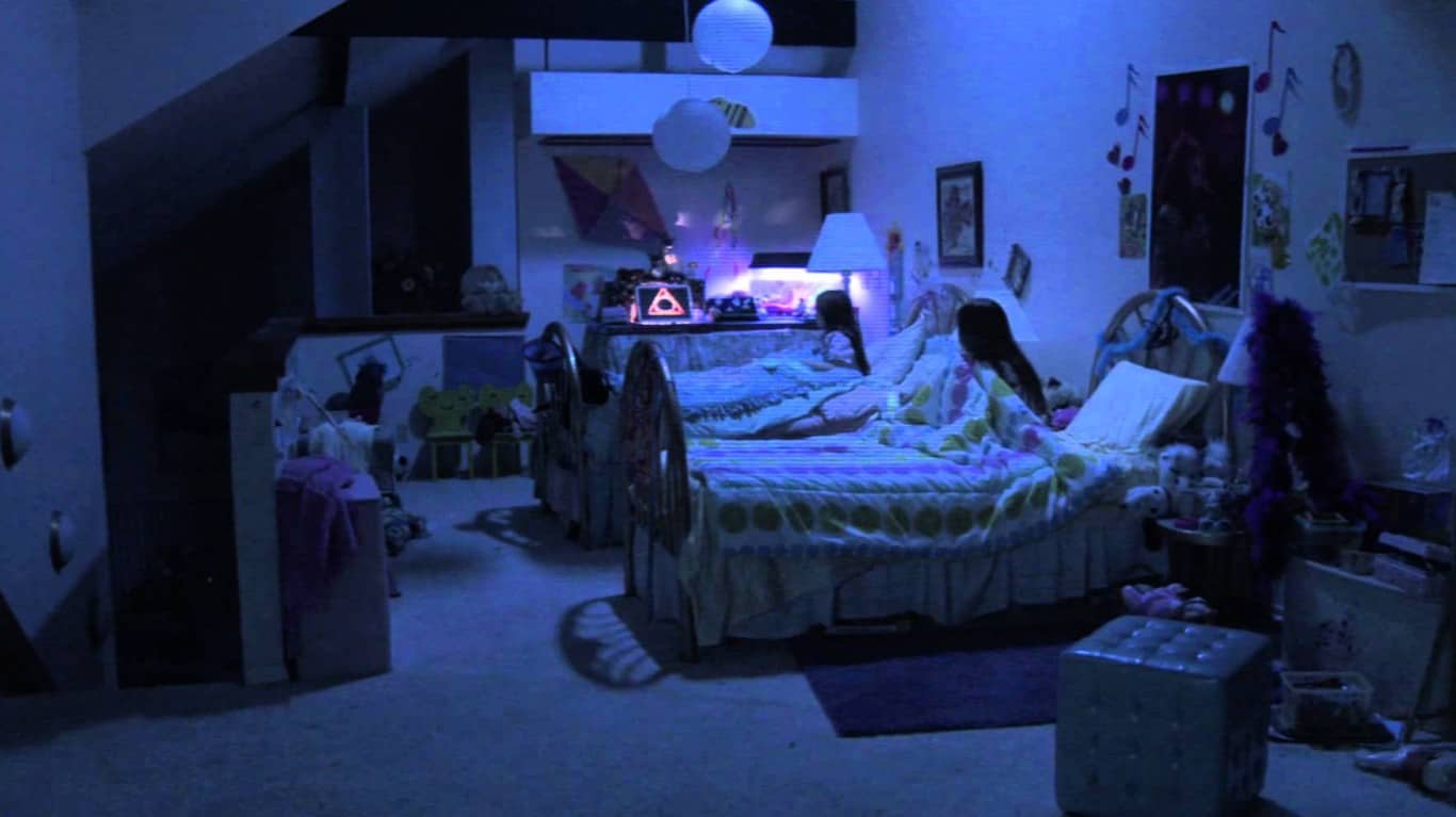Paranormal Activity 3 (2011) | Jessica Tyler Brown and Chloe Csengery in Paranormal Activity 3 (2011)