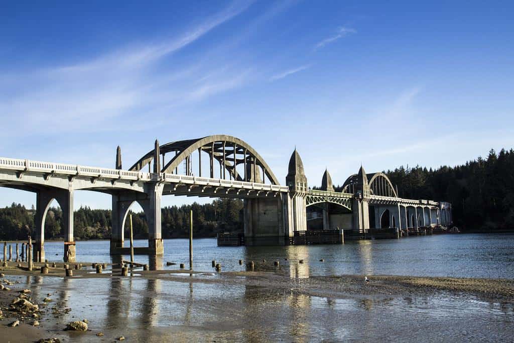 Siuslaw River Bridge, Oregon by Bonnie Moreland (free images)