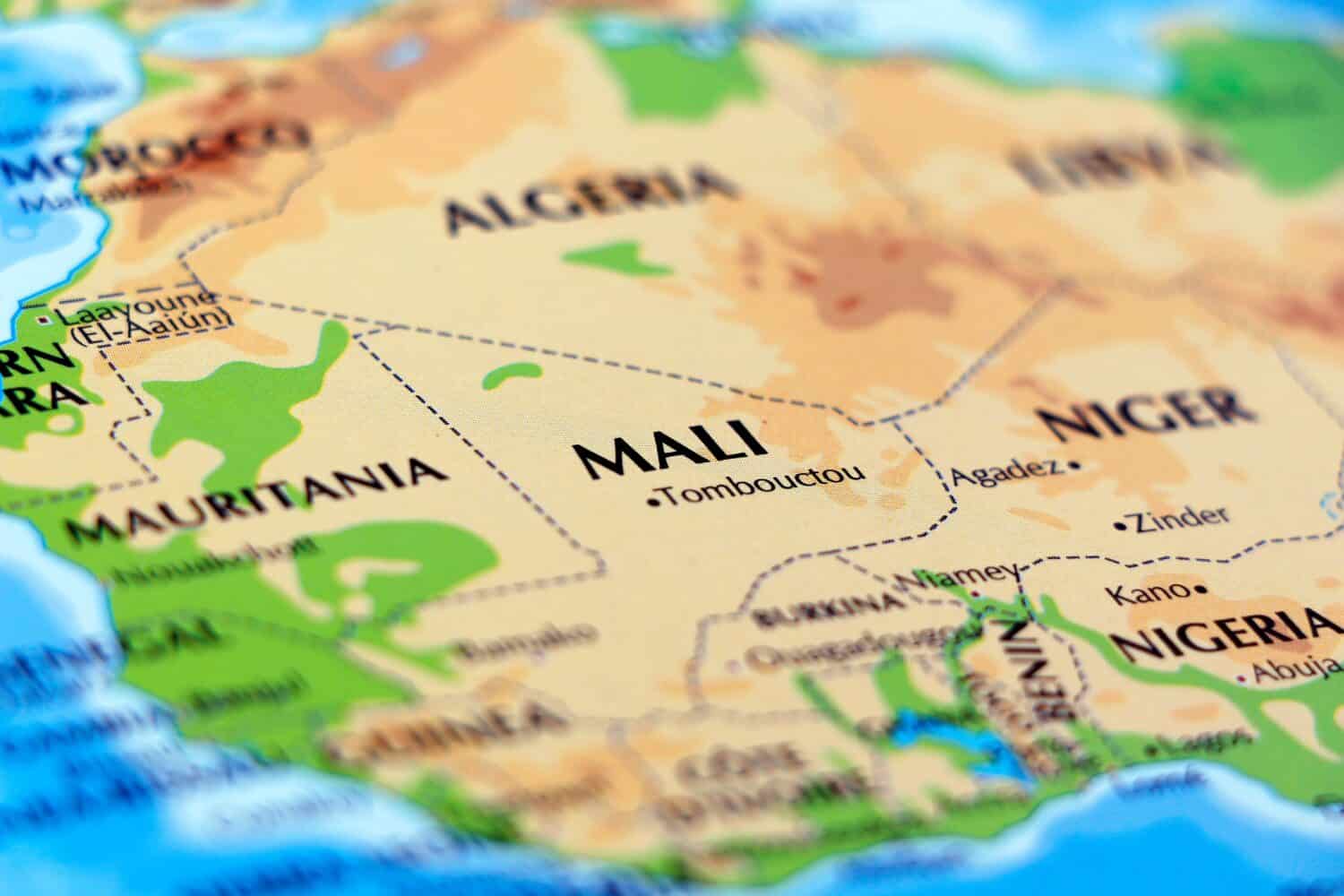 world map of africa with close up focus in mali and the capital city tombucatou