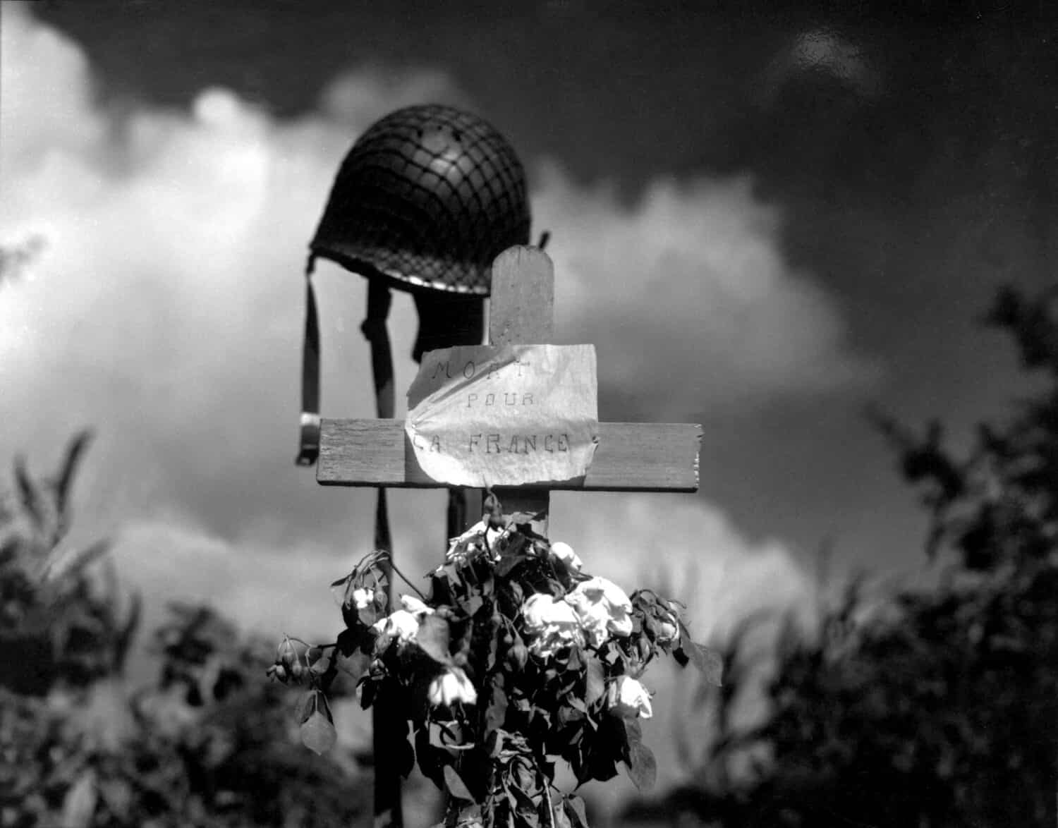 French civilians' tribute to an American soldier who died during the fighting in Carentan, France. The sign reads 'Mort pour la France', June 17, 1944. Normandy Campaign, France, World War 2.