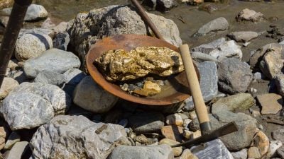 Gold Faces Headwinds From Calmer Markets, Yet Newmont’s Record Cash Flow Tells Another Story