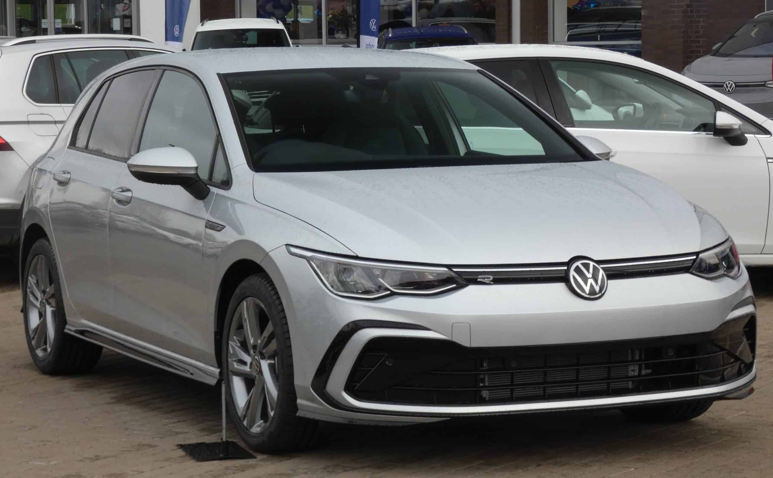 2024+Volkswagen+Golf+R | 2024 Volkswagen Golf R-Line TSI - 1498cc 1.5 (150HP) Petrol - Reflex Silver - 02-2024, Front