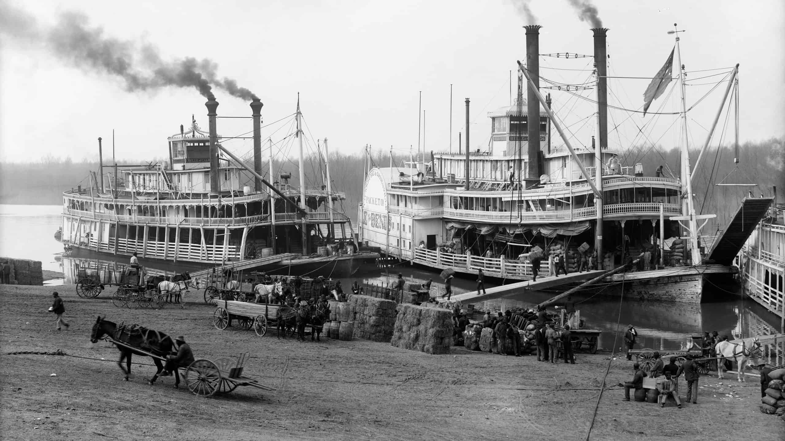 riverboats on mississippi river