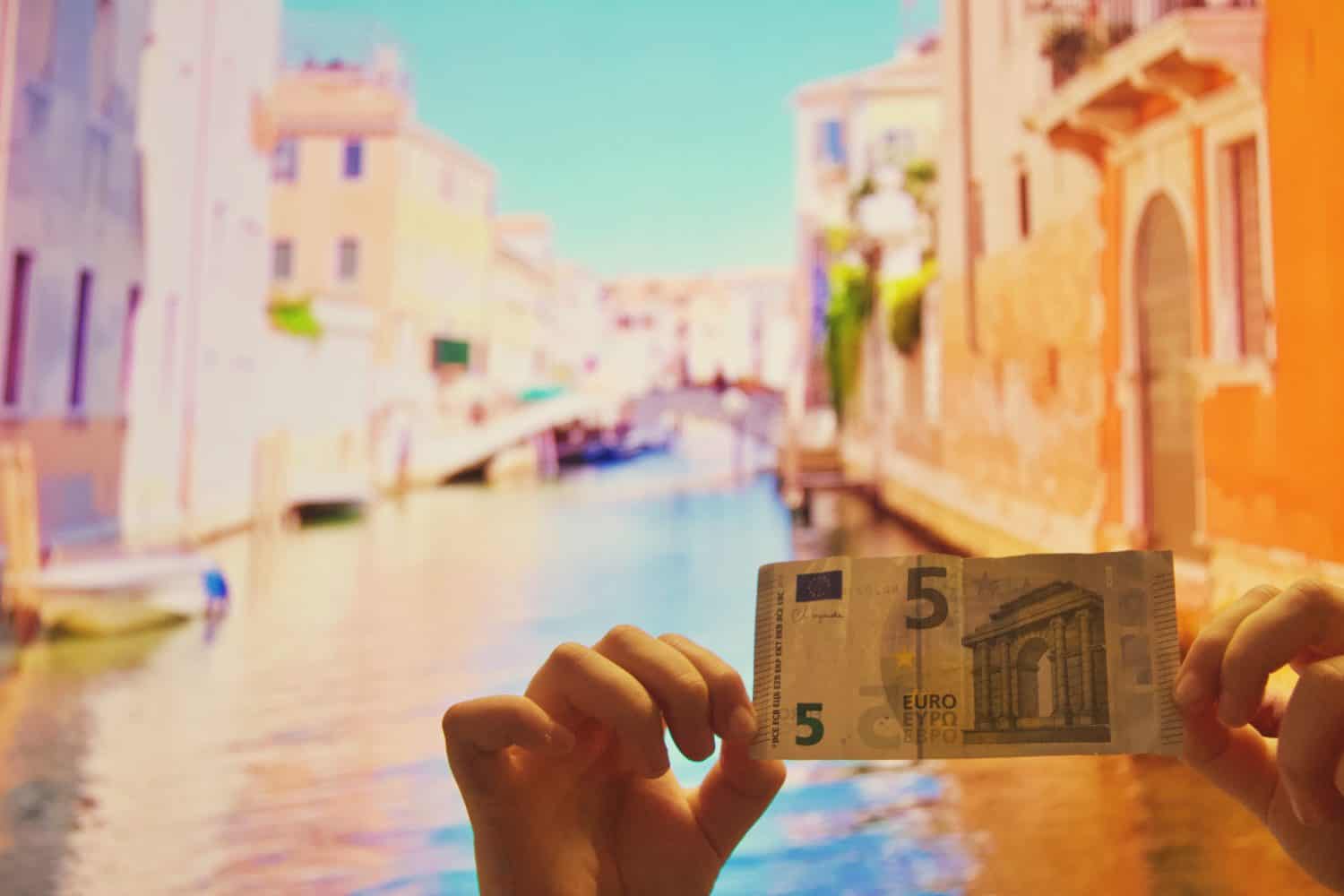 Venice 5 euro ticket, new tourist tax for entering the city.