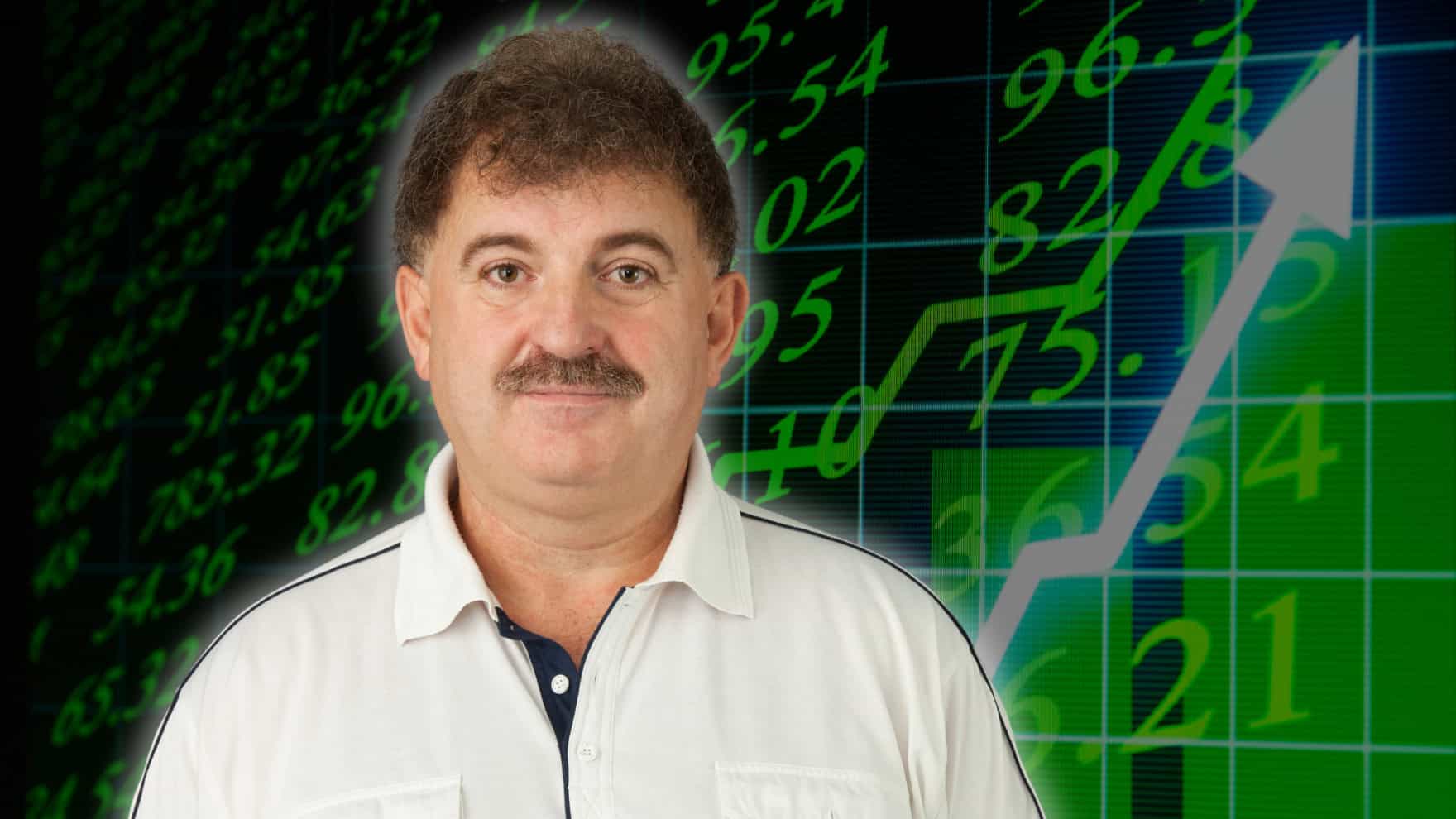 A 55 Year Old With 2.5 Million Dollars in Apple Stock: Key Factors to Review Before Selling