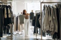 Kohl’s Falls 6% Despite Raised Guidance and a $150M Tariff Refund, Ross and TJX Hold Flat