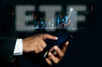 This Schwab ETF Holds 100 Dividend Stocks, Charges 0.06% a Year, and Yields More Than Most Savings Accounts