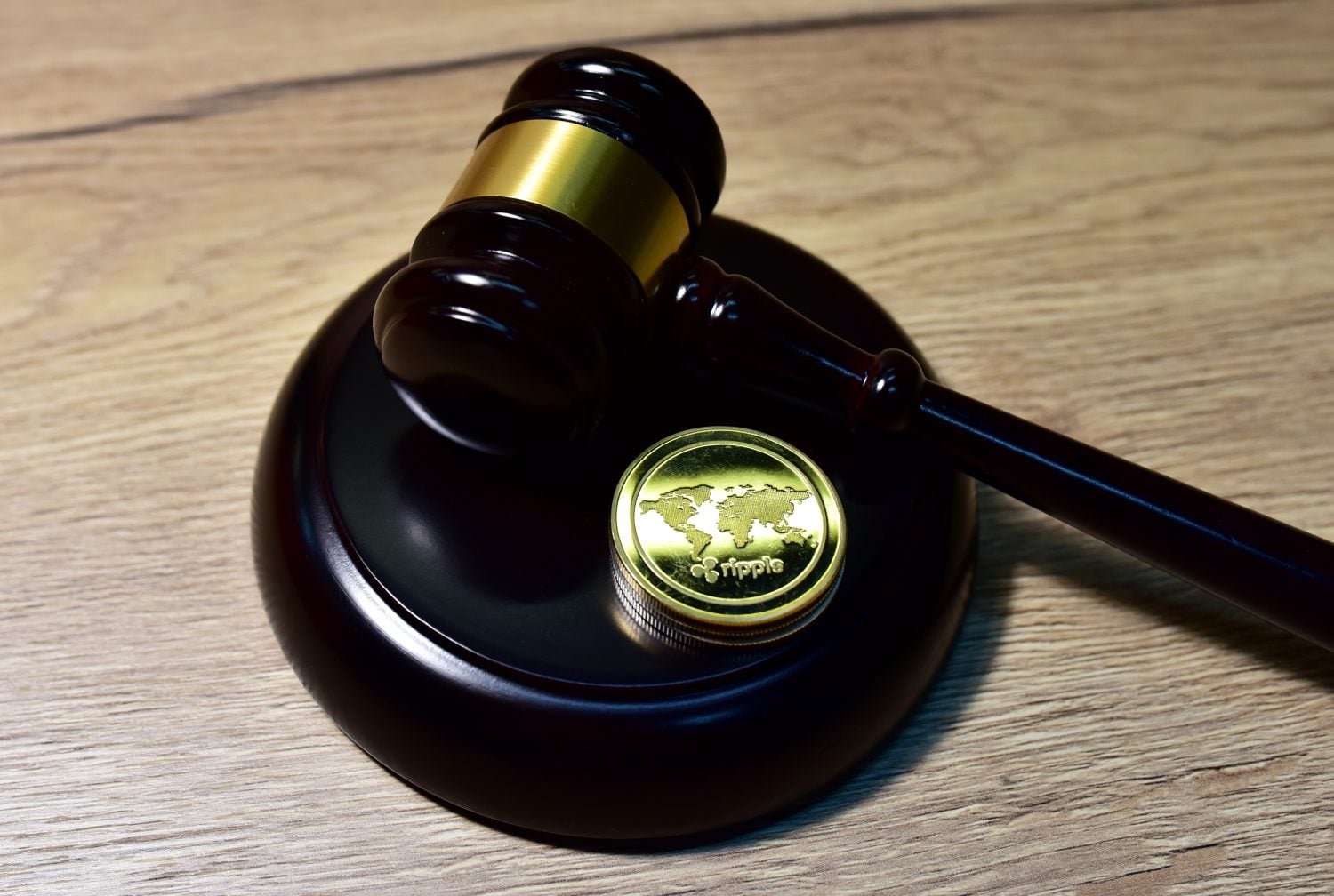 Judge hammer and XRP crypto coin. Justice courtroom. Ripple demands Bitcoin and Ethereum docs from SEC amid legal fight. Delist сryptocurrency trading. Exchanges and traders. law to ban blockchain