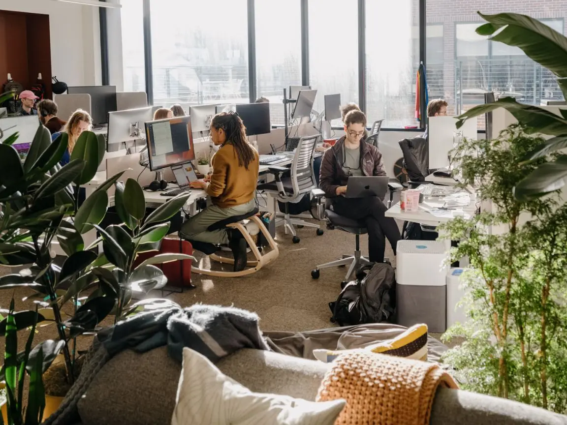 Did Anthropic Suck the Air From Palantir's Commercial Contract Tailwinds?