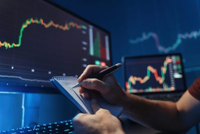 Ripple (XRP) Analysis: Why XRP Is the Only Top-5 Crypto Still in the Red Over 90 Days