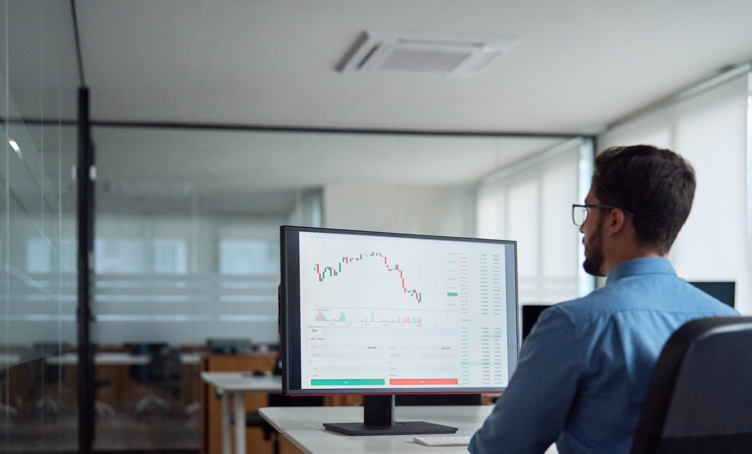 Analyst Says XRP’s Symmetrical Triangle Could Trigger a 100% Rally to $2-$4