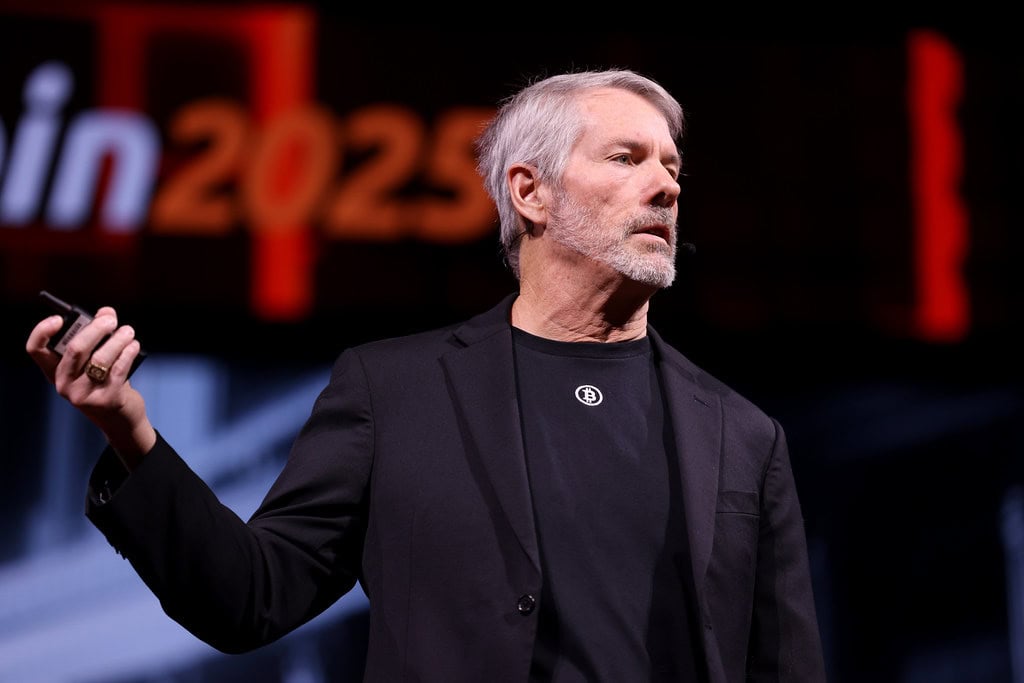 Strategy Is Now Worth Less Than Its Own Bitcoin: Is Saylor about to be forced to sell?