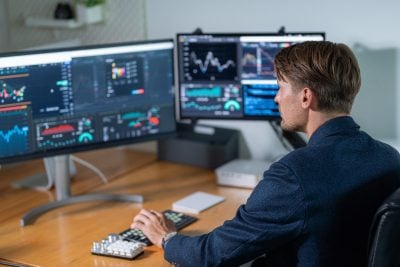 Peter Brandt Called XRP Bulls Easily Baited. A Wall Street Veteran Offered Him 500,000 XRP to Prove It
