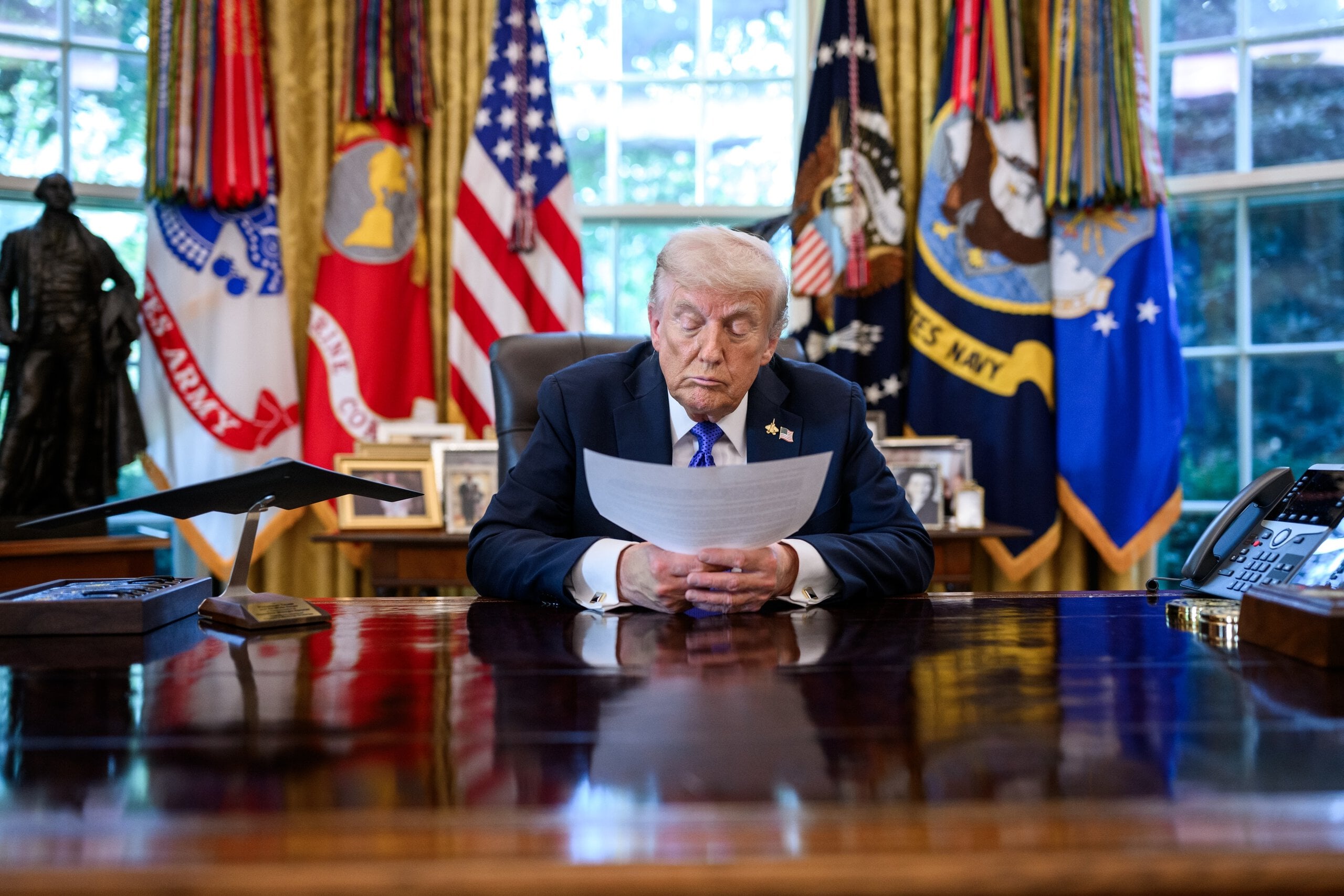 Donald Trump in Oval Office