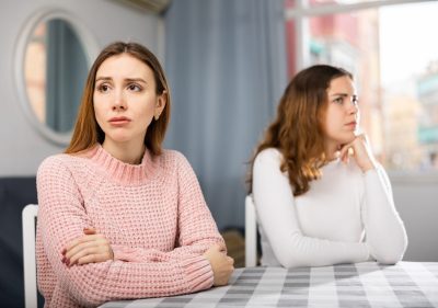 Two sisters do not want to communicate after a domestic quarrel at home